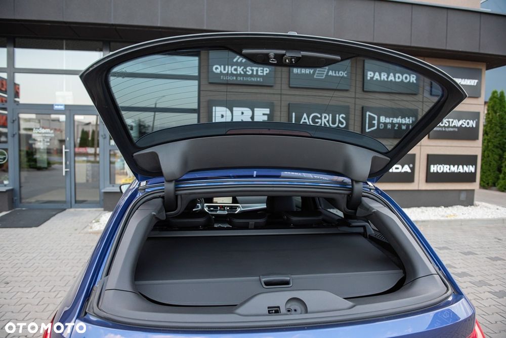 BMW Seria 3 318i M Sport - 30