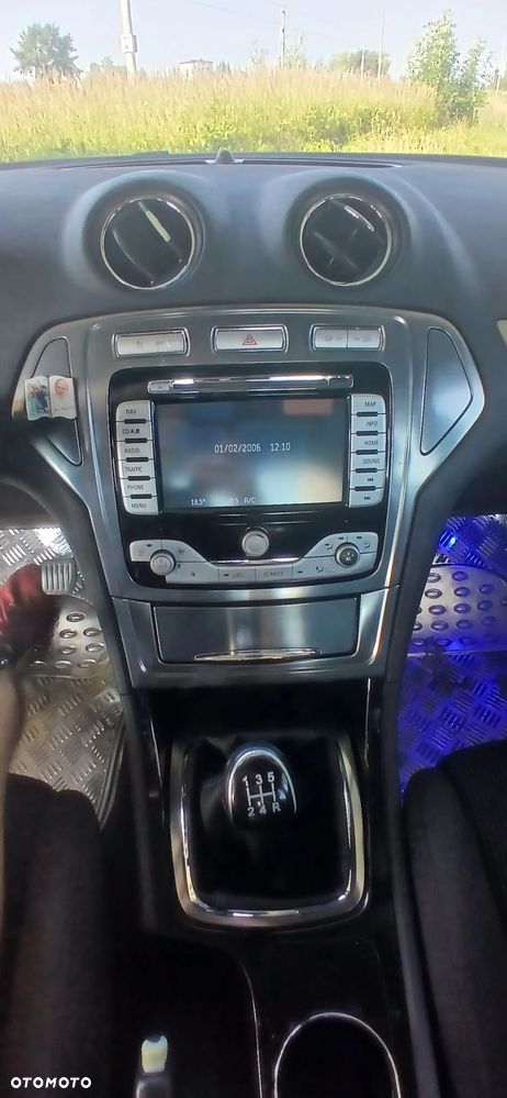 Ford Mondeo 1.8 Ambiente - 11