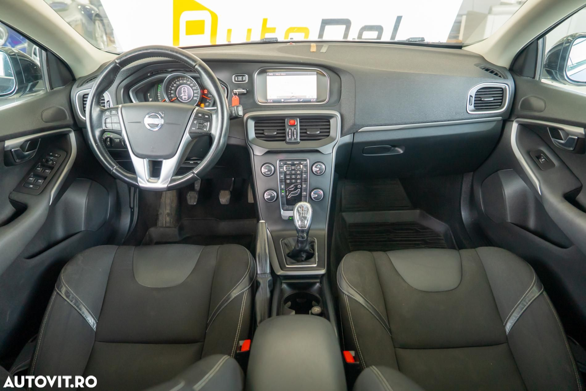 Volvo V40 D2 Momentum - 7