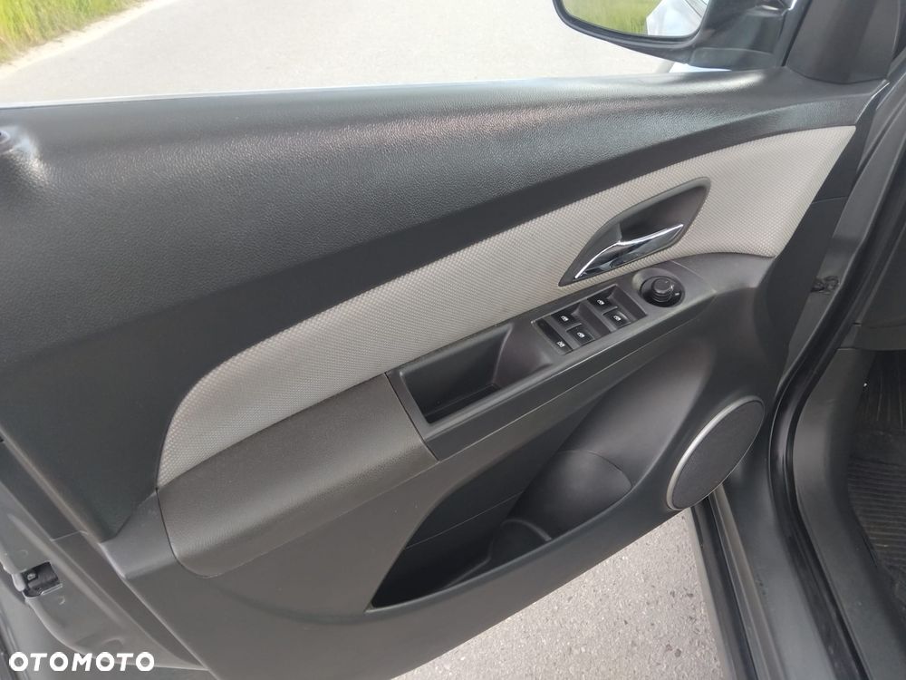 Chevrolet Cruze 1.8 LT - 13