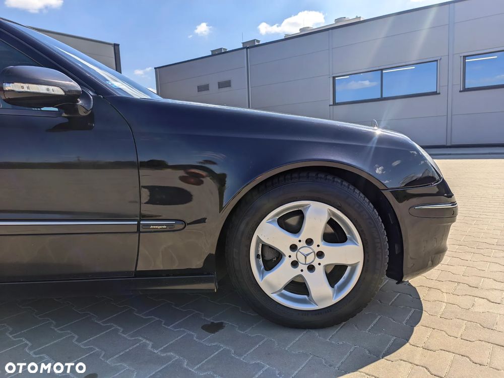 Mercedes-Benz Klasa E 300 BLUETEC Avantgarde - 28