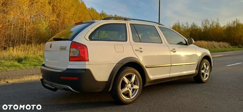Skoda Octavia ver-combi-2-0-tdi-dpf-4x4-dsg-scout - 13