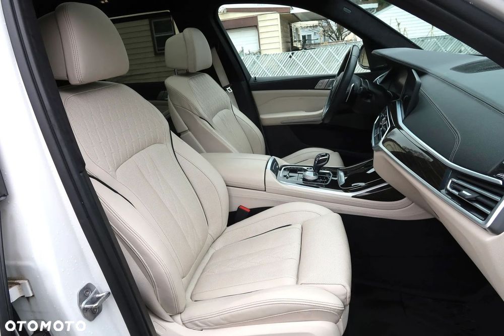 BMW X7 xDrive40i - 17