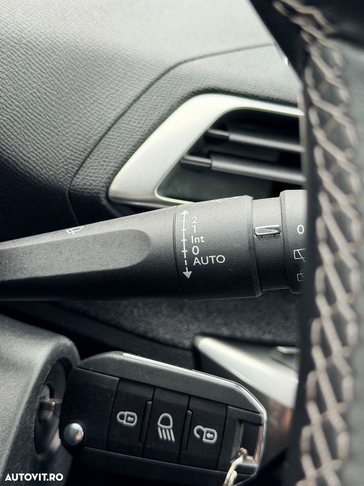 Peugeot 3008 PureTech 130 Stop & Start GPF Active Business-Paket - 31