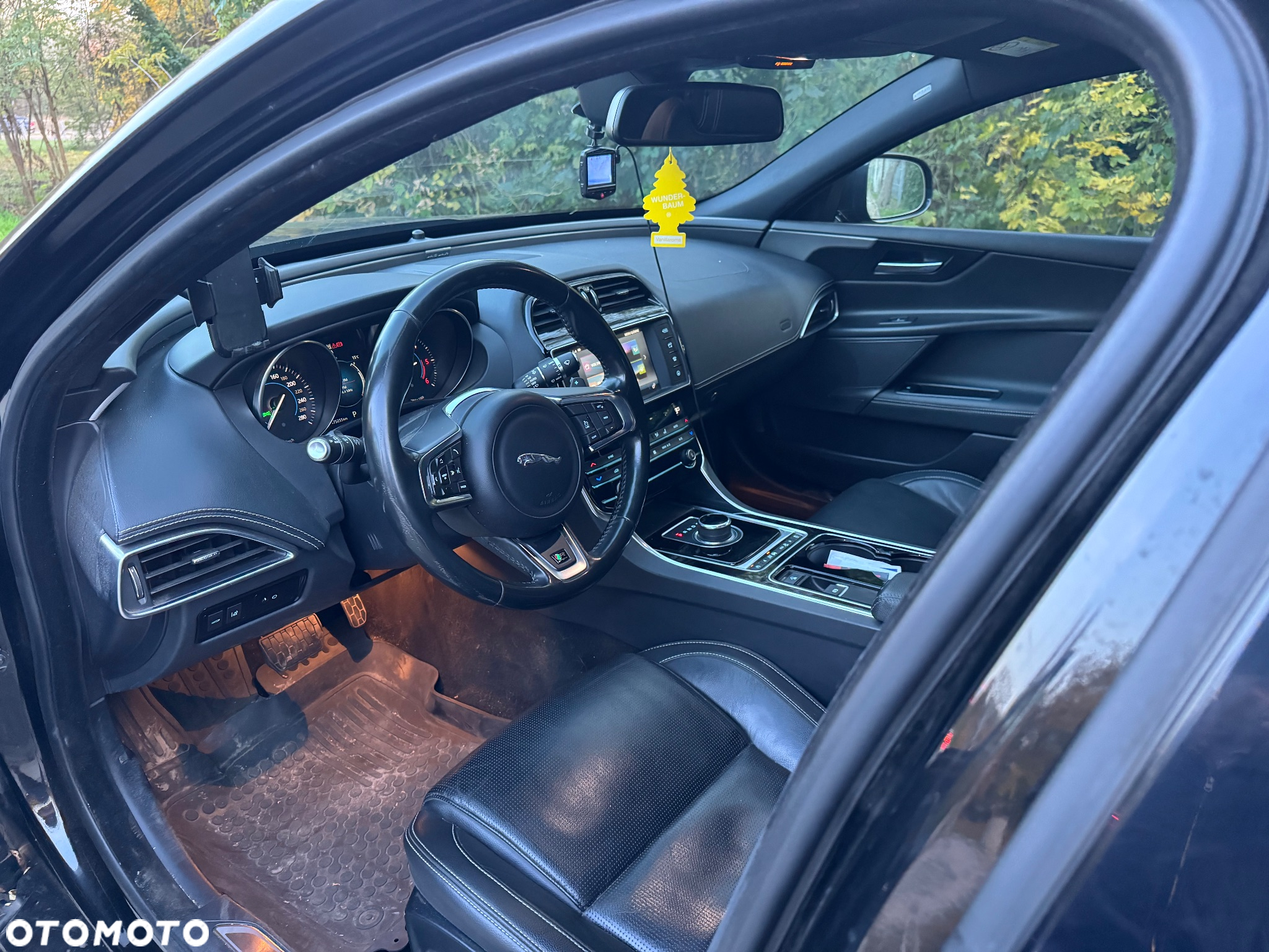 Jaguar XE 2.0 D R-Sport - 10
