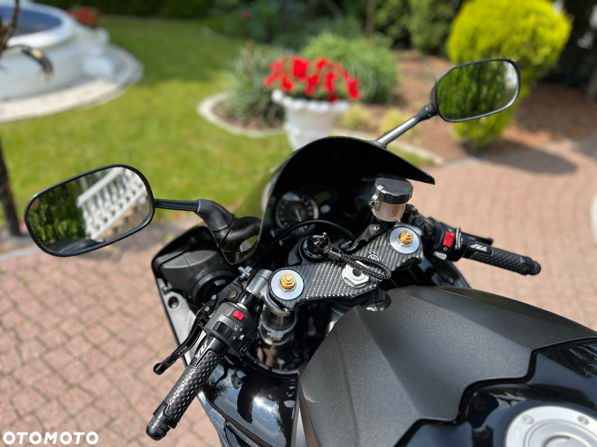 Yamaha R1 - 33