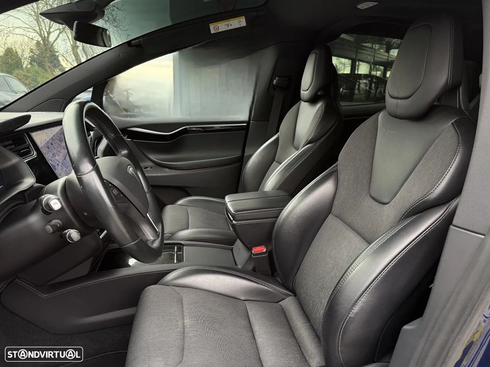 Tesla Model X - 12
