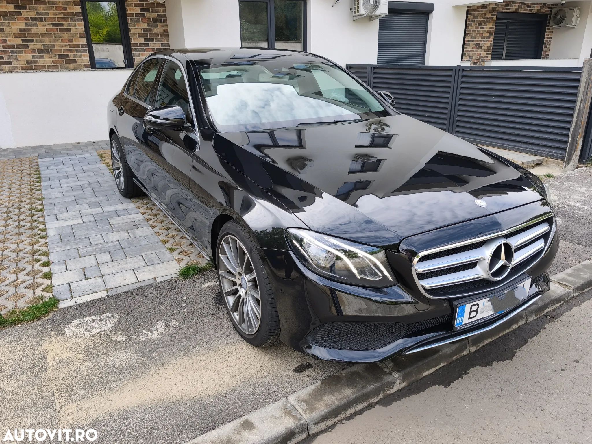 Mercedes-Benz E 200 4MATIC Aut. - 1