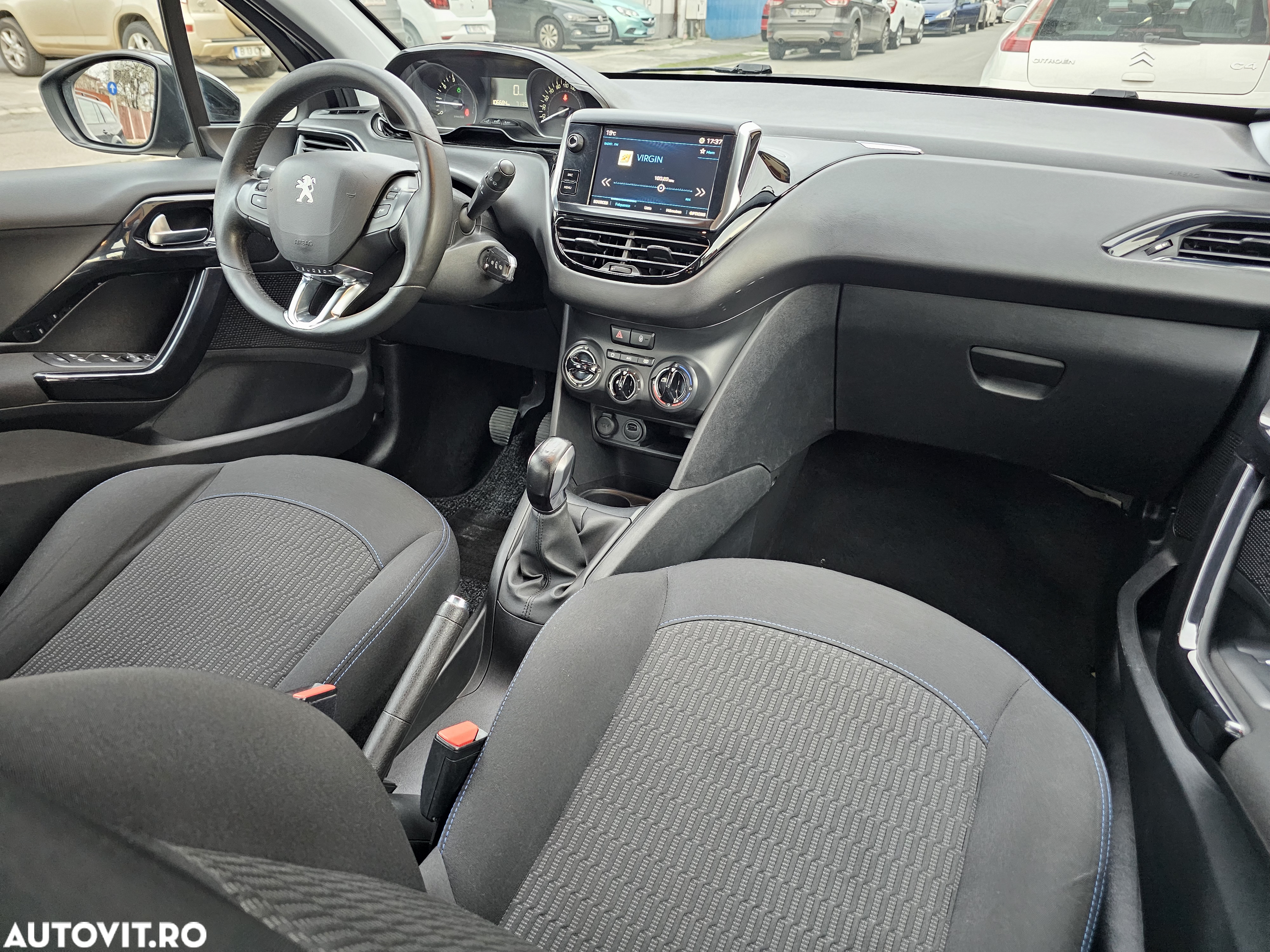 Peugeot 208 1.2 L PureTech Style - 16