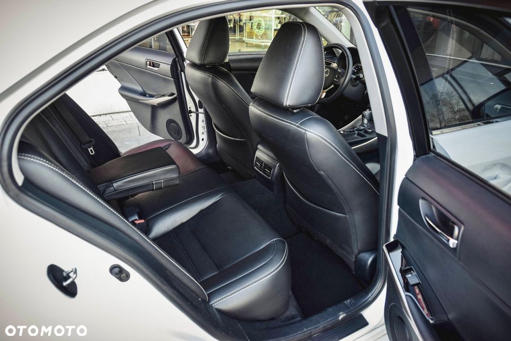 Lexus IS 300h F Impression EU6 - 11