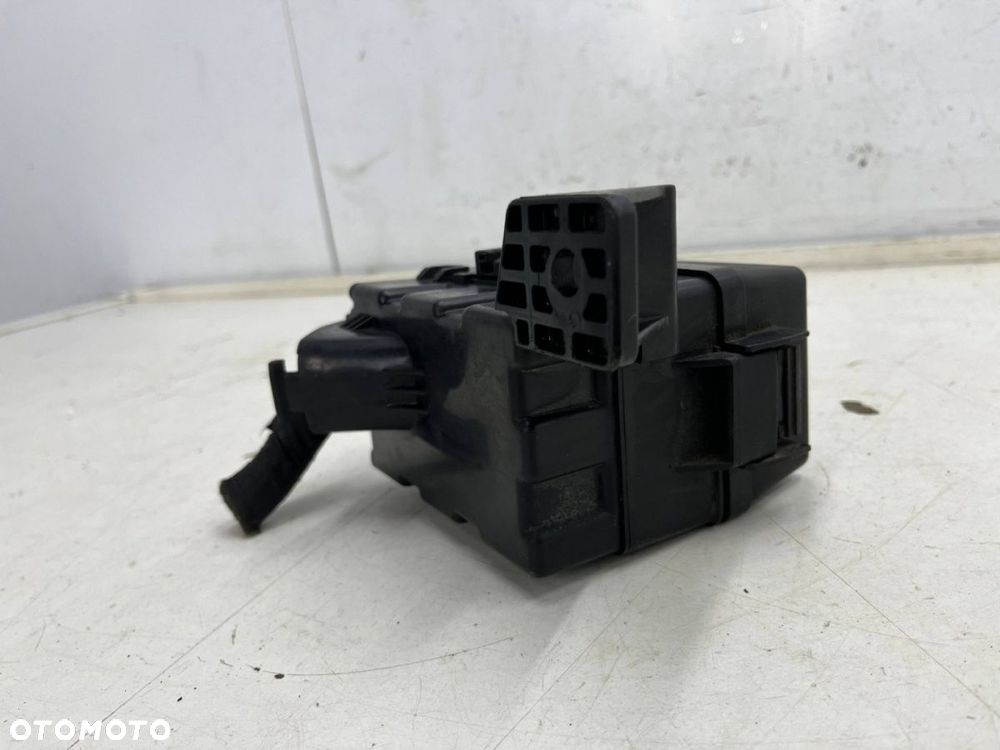 Skrzynka bezpieczników Hyundai Grandeur IV 05-11r. moduł - 4