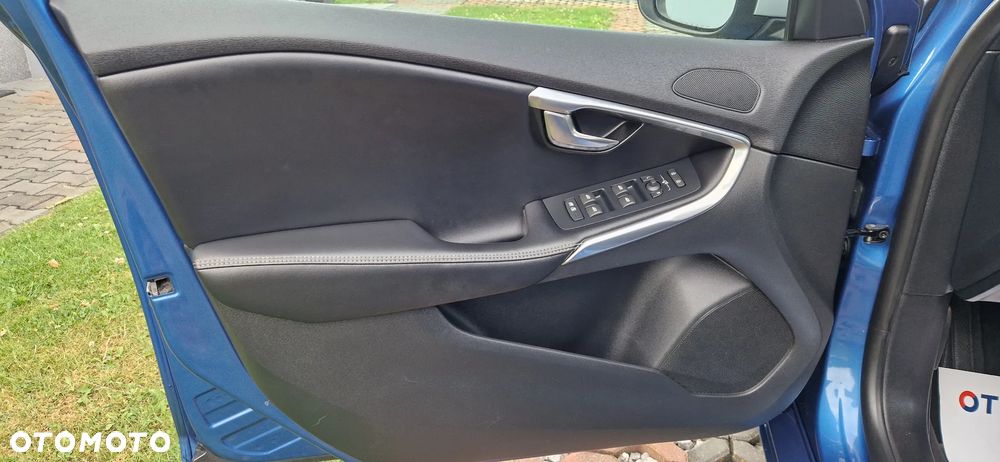 Volvo V40 D4 Geartronic RDesign - 16