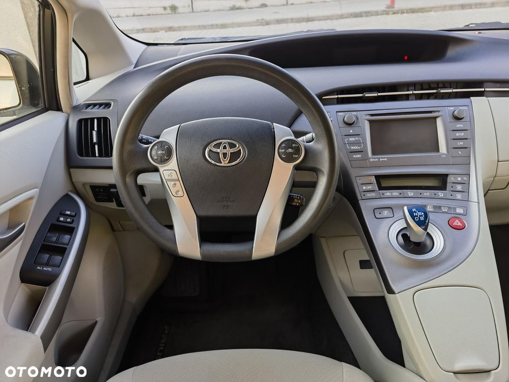 Toyota Prius (Hybrid) Comfort - 6