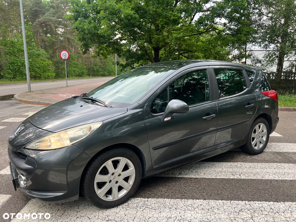 Peugeot 207 - 1