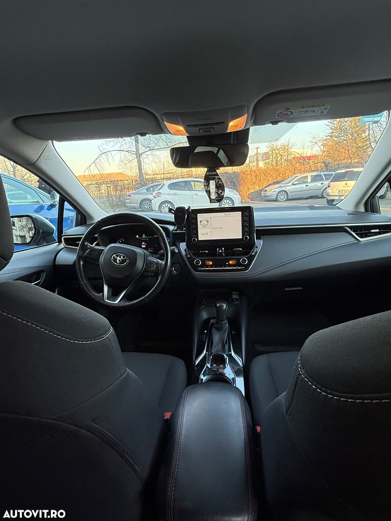 Toyota Corolla 1.8 HSD Dynamic Bi-tone - 10