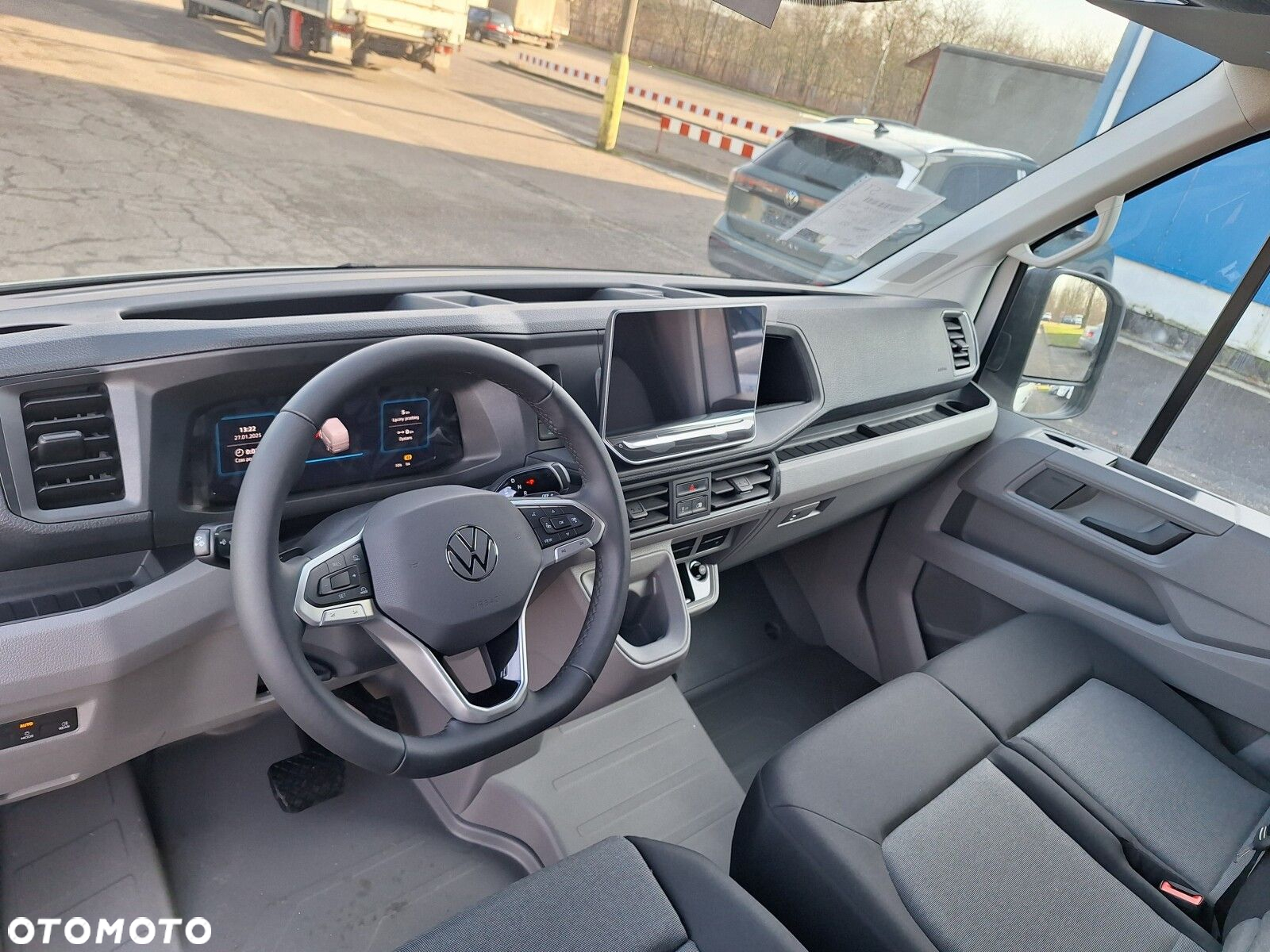 Volkswagen Crafter  35 Furgon z wysokim dachem silnik: 2,0 l EU6 SCR 140 KM / skrzynia biegów: Przedni napęd automatyczna 8-biegowa rozstaw osi: 3640 mm - 11