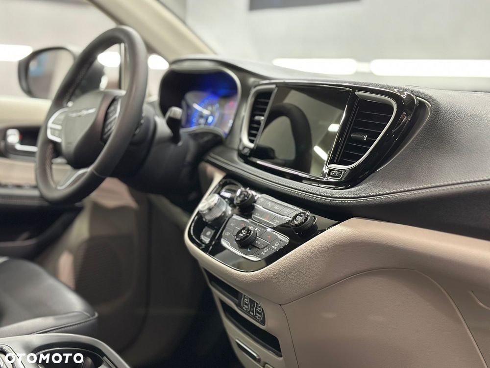 Chrysler Pacifica - 7