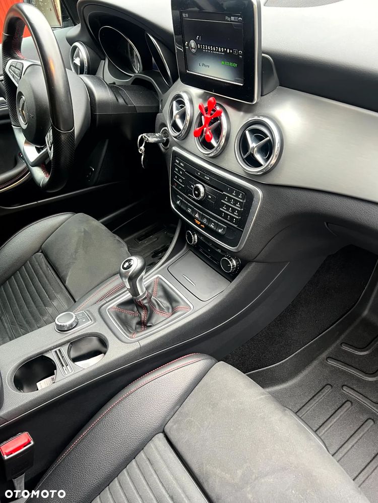 Mercedes-Benz GLA 200 AMG Line - 28