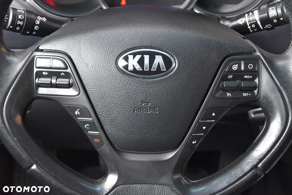 Kia Ceed 1.4 CVVT Dream Team Edition - 24