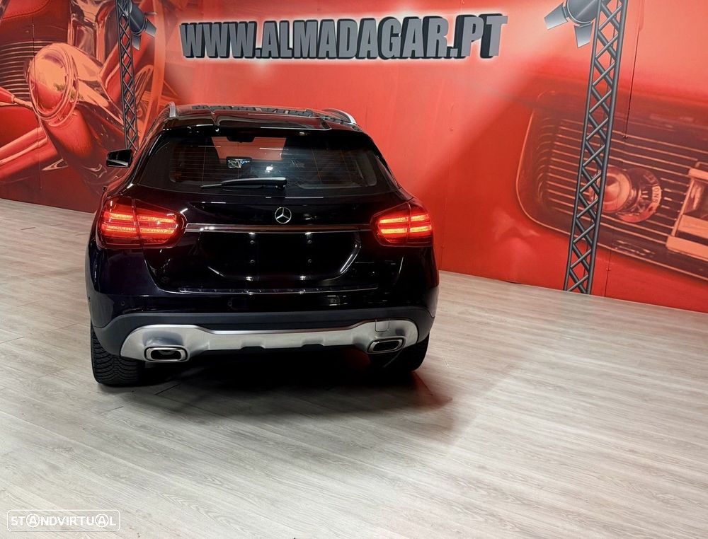 Mercedes-Benz GLA 180 Urban - 4