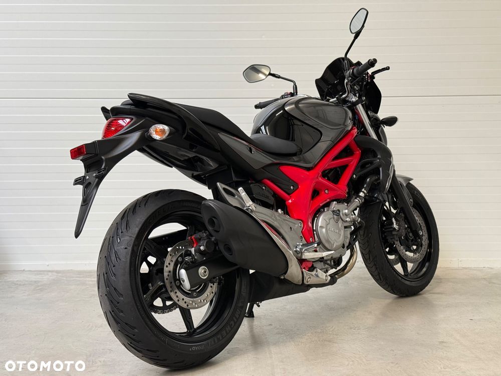 Suzuki Gladius - 4