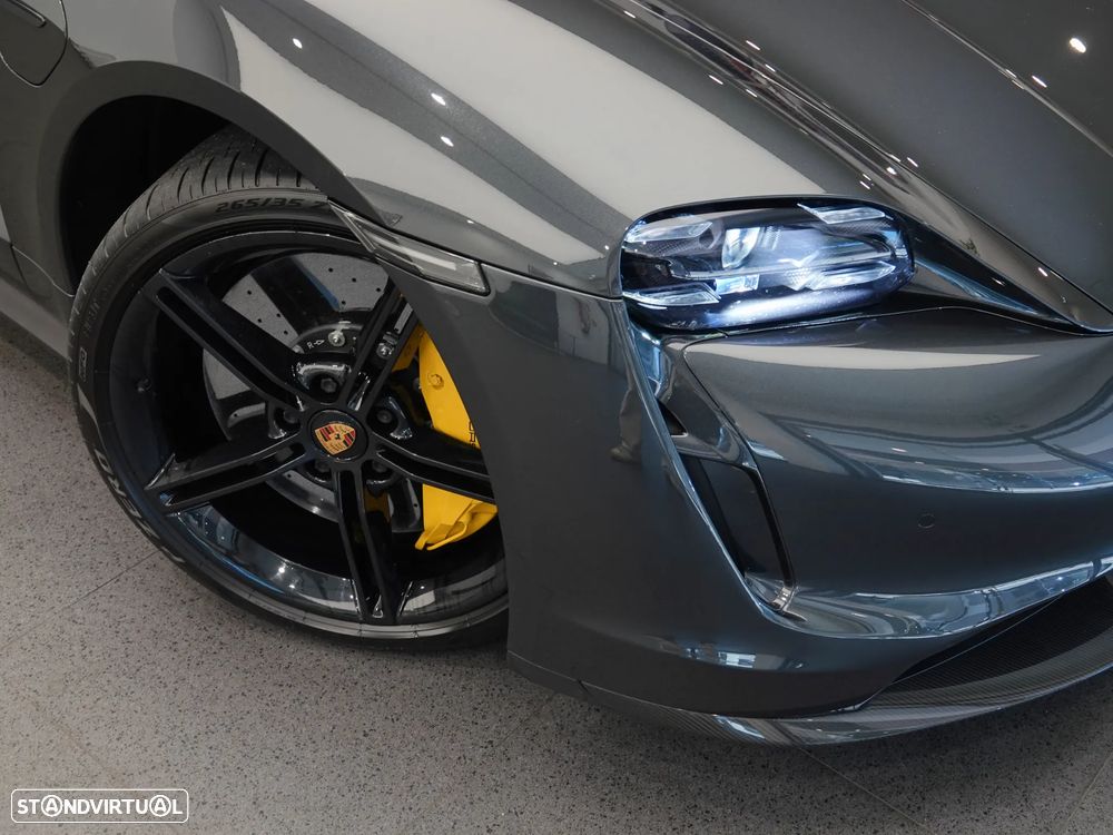 Porsche Taycan Turbo S - 13