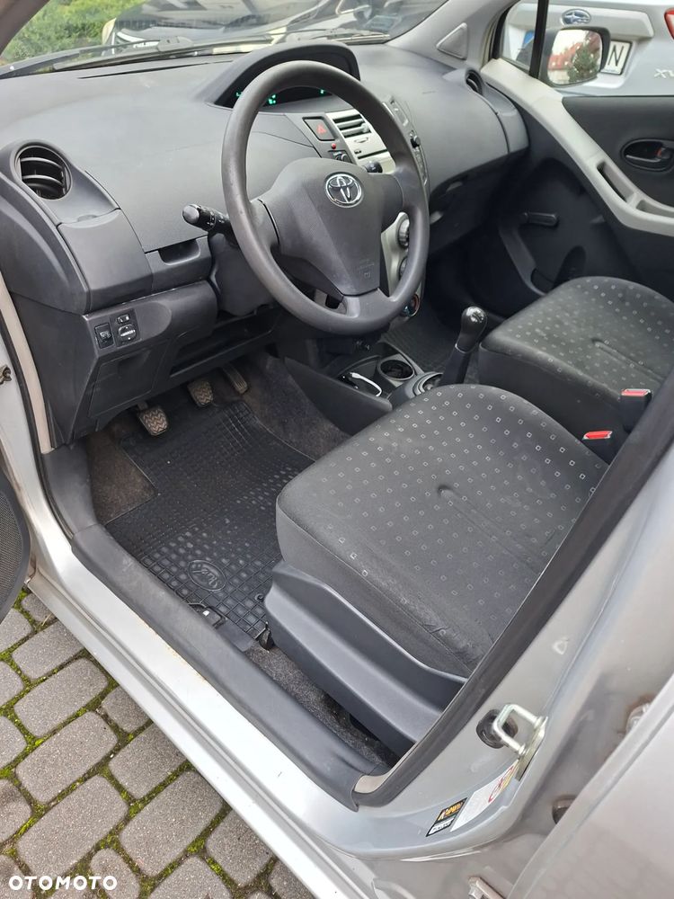 Toyota Yaris - 11