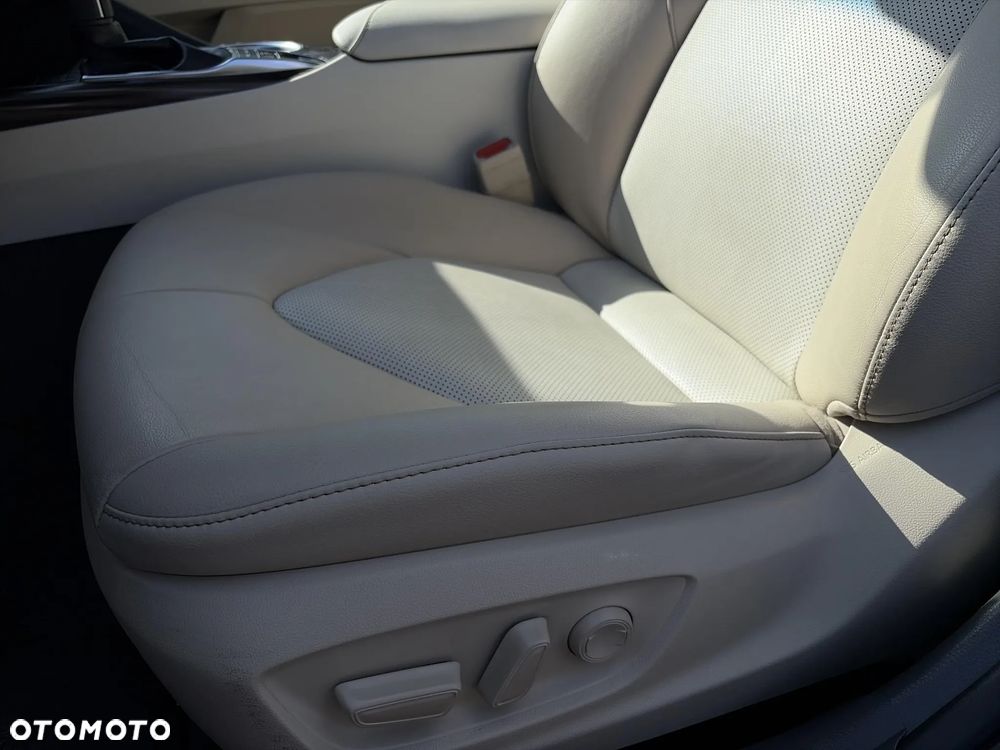 Toyota Camry 2.5 Hybrid Executive CVT - 13