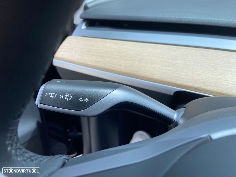 Tesla Model Y Long Range Dual Motor AWD - 13