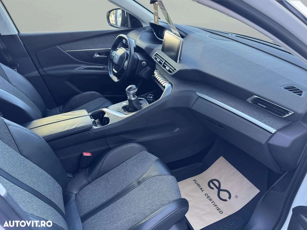 Peugeot 3008 1.2 PureTech Turbo S&S Allure - 11