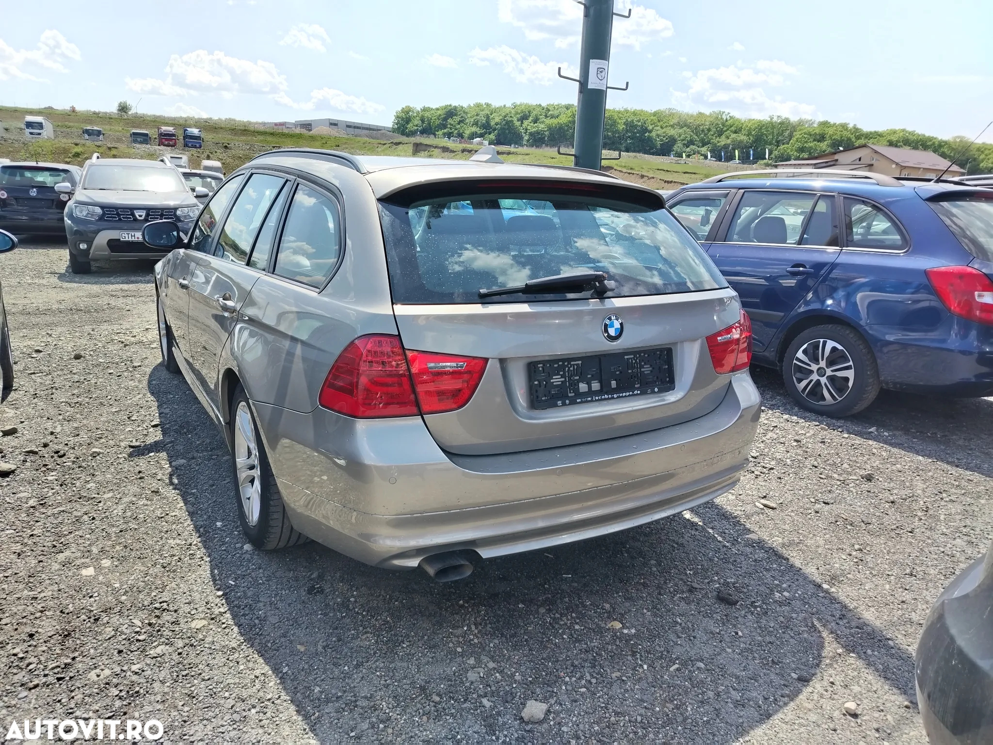 BMW Seria 3 318d DPF Touring Aut. - 4
