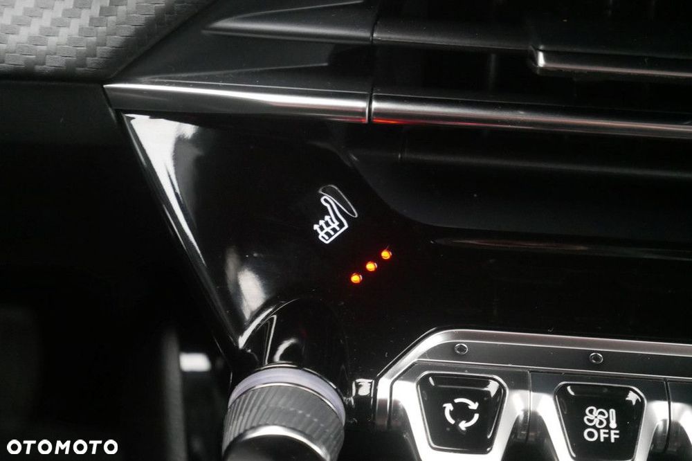 Peugeot 2008 1.2 PureTech Allure S&S - 21