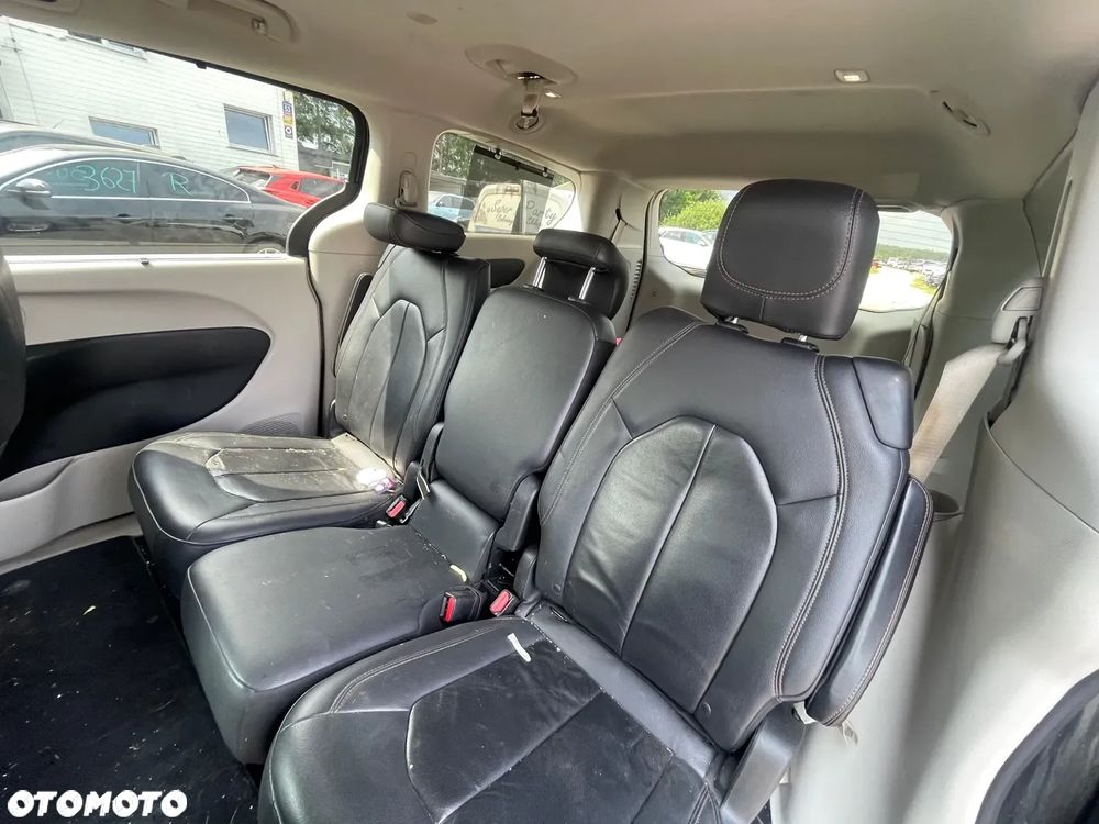 Chrysler Pacifica - 8