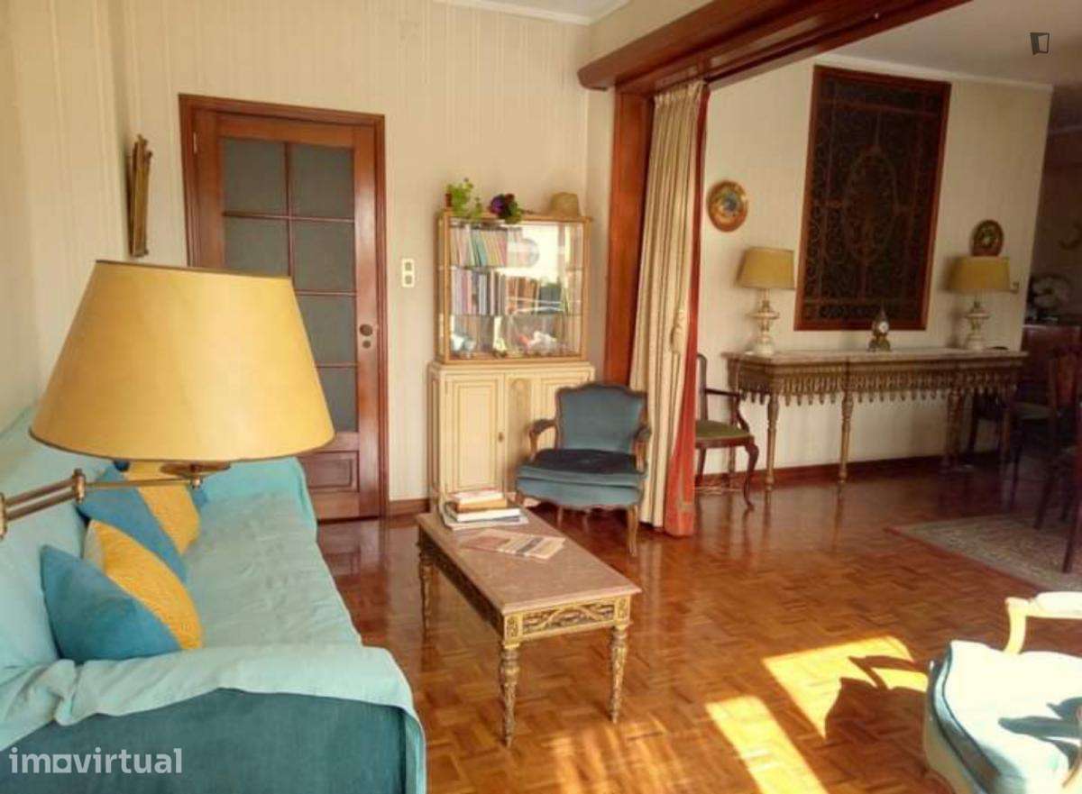 Quarto - localizado em Santo Ildefonso Porto - Grande imagem: 5/18