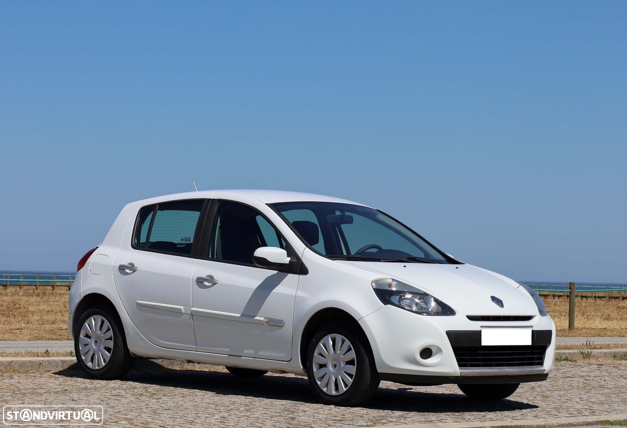 Renault Clio 1.2 16V Confort - 1