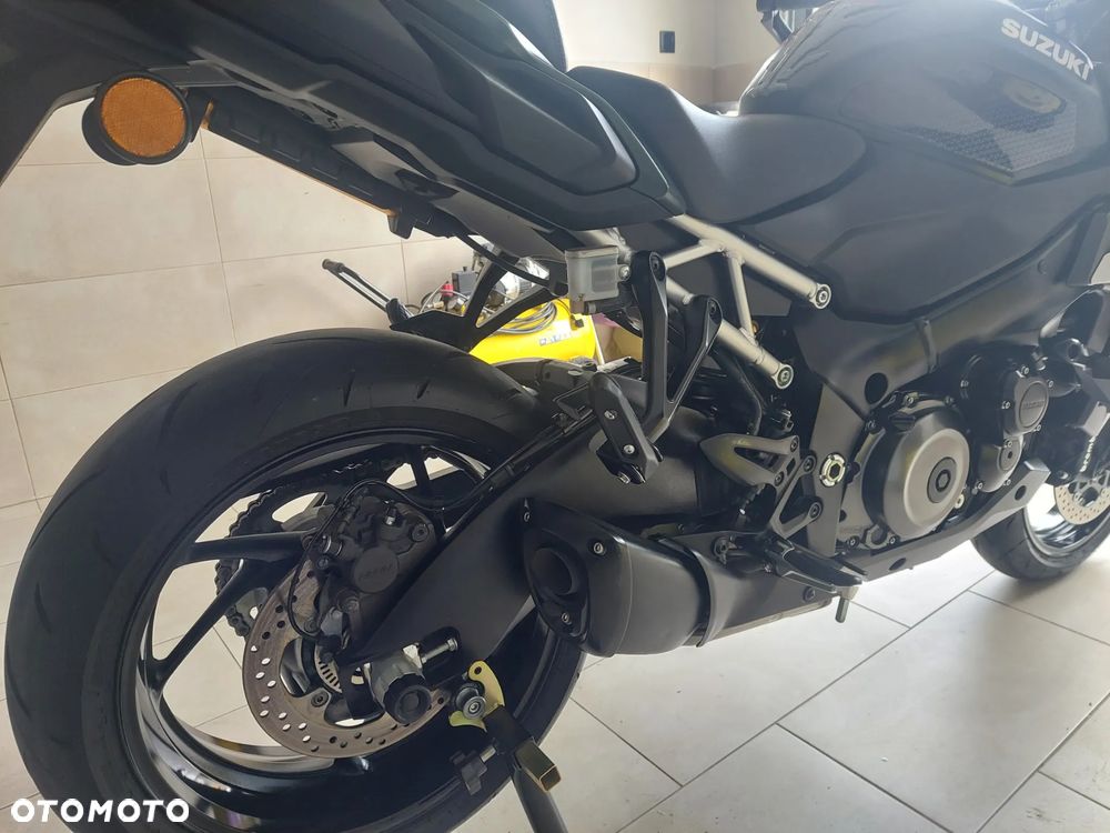Suzuki GSX 1000 - 10