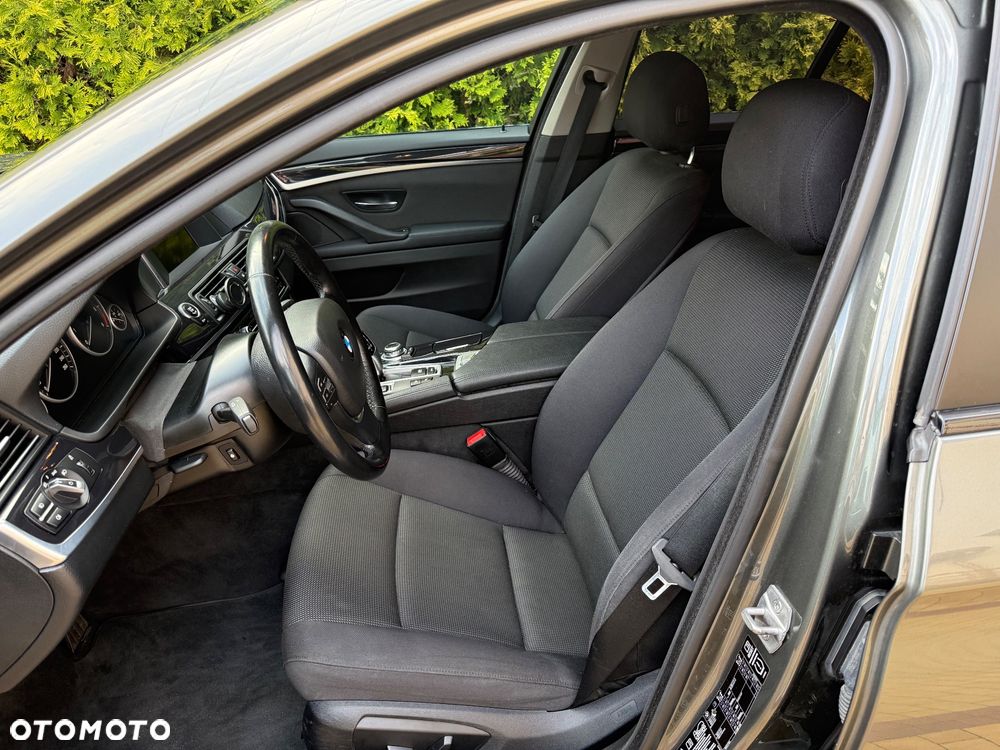 BMW Seria 5 520d xDrive - 31