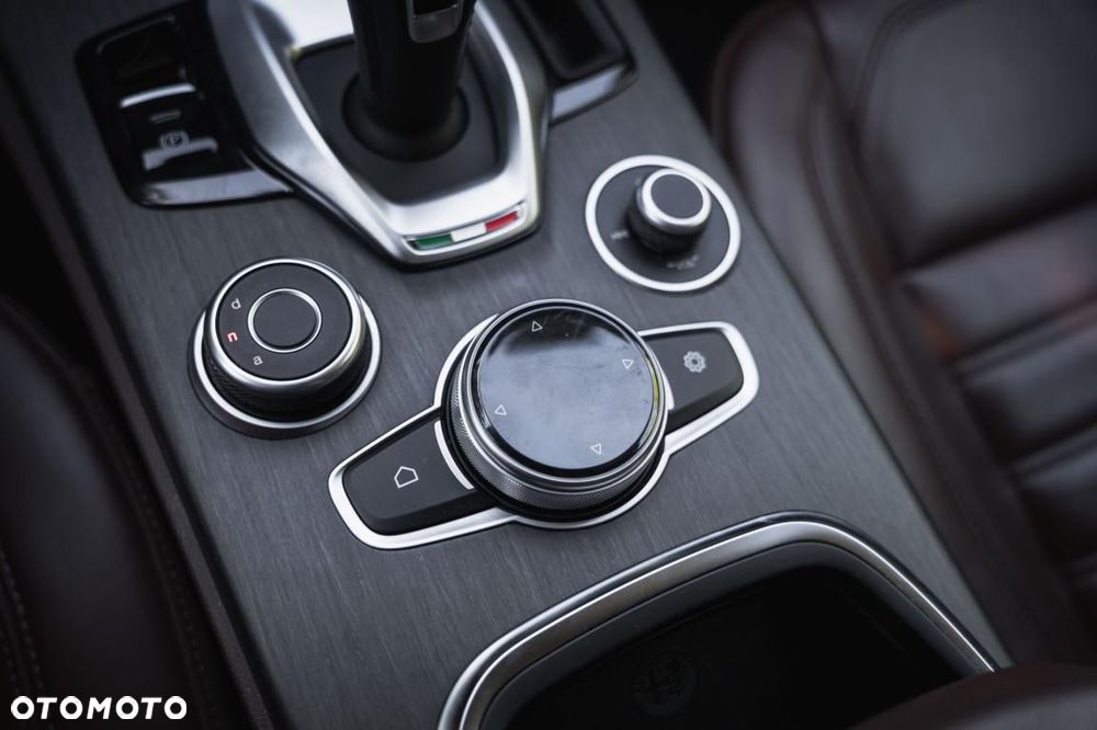 Alfa Romeo Stelvio - 22