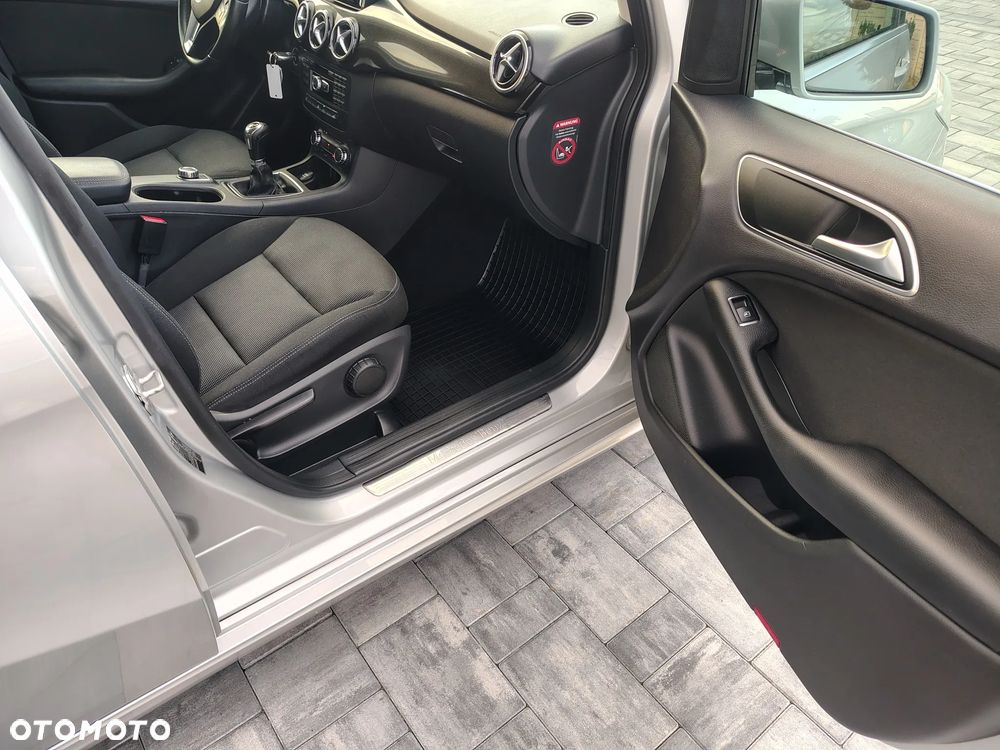 Mercedes-Benz Klasa B 180 BlueEFFICIENCY Edition Style - 12