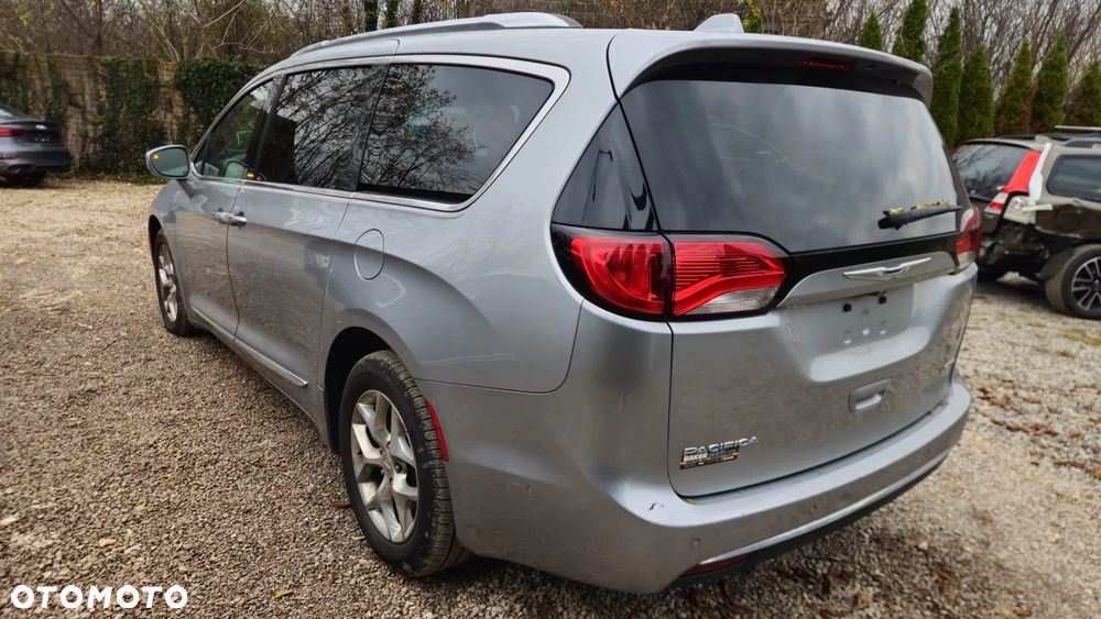 Chrysler Pacifica - 5