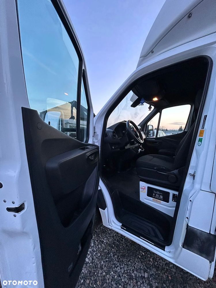 Mercedes-Benz Sprinter - 10