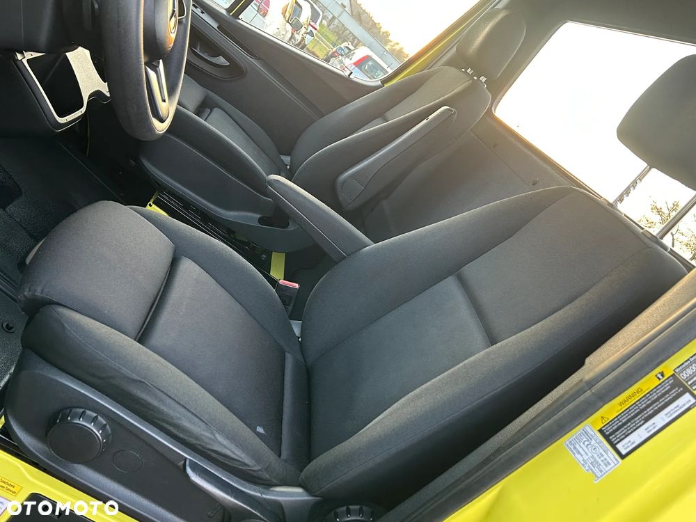 Mercedes-Benz Sprinter - 12