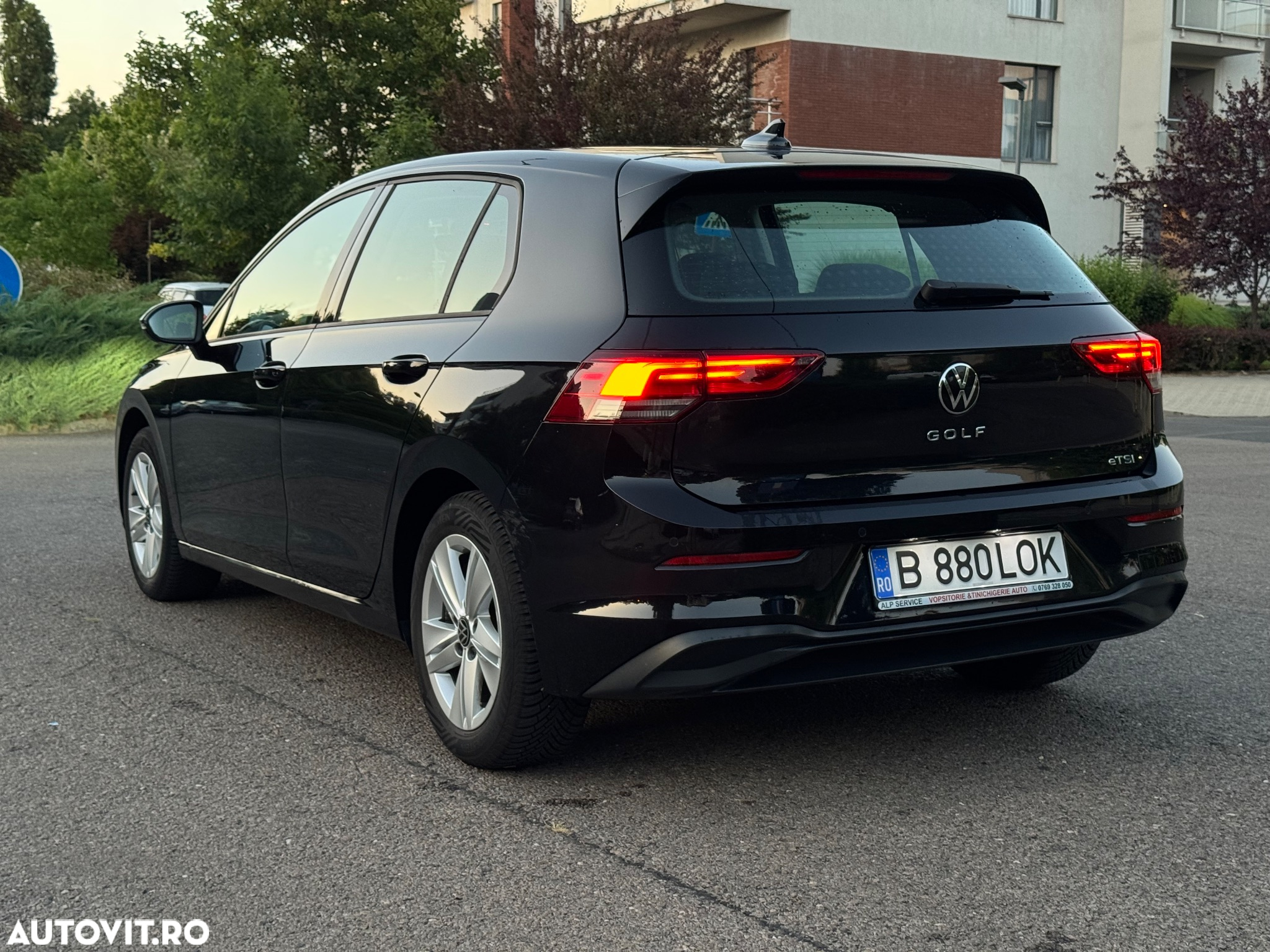 Volkswagen Golf 1.5 eTSI DSG MHEV Life - 4