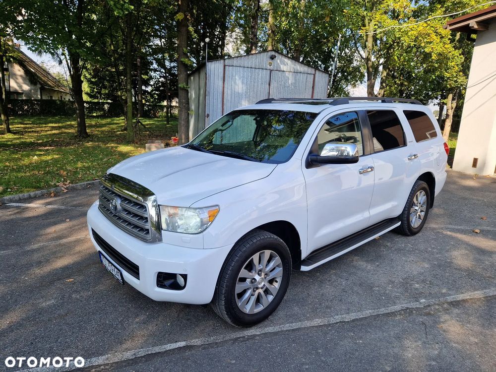 Toyota Sequoia - 1