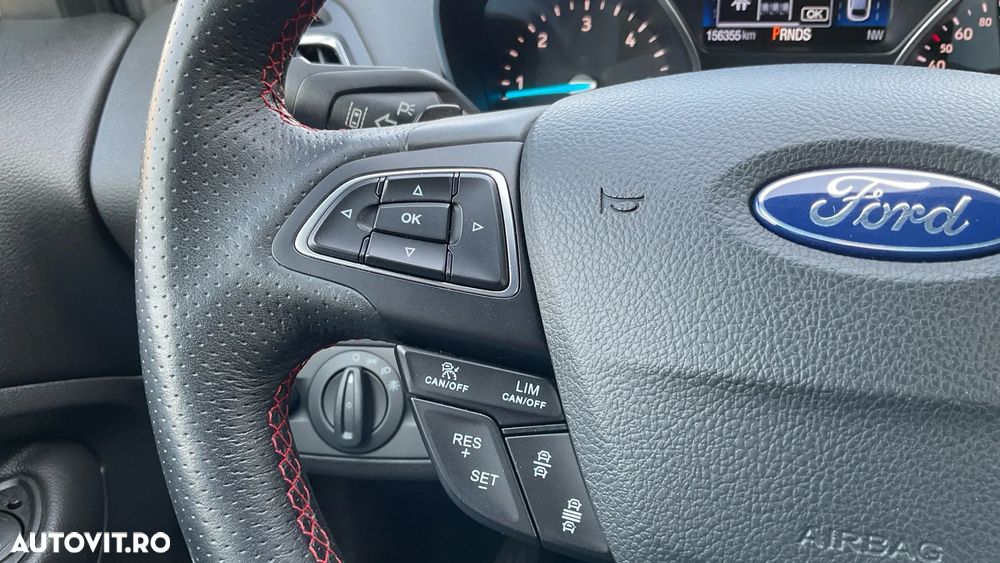 Ford Kuga 2.0 TDCi 4WD Powershift ST-Line - 27