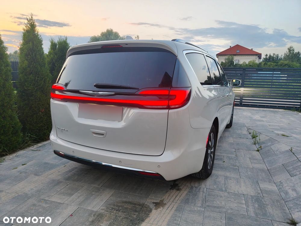 Chrysler Pacifica - 11