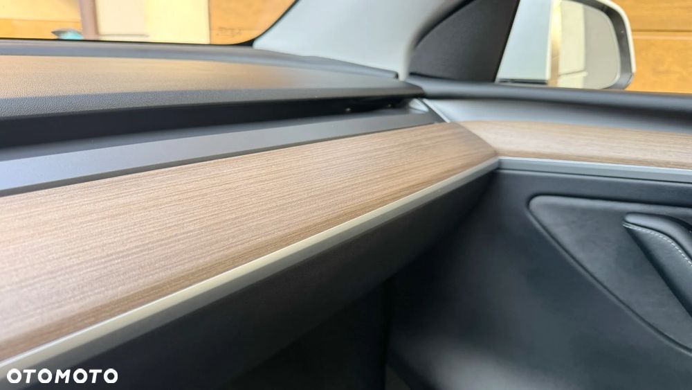 Tesla Y Performance AWD - 31