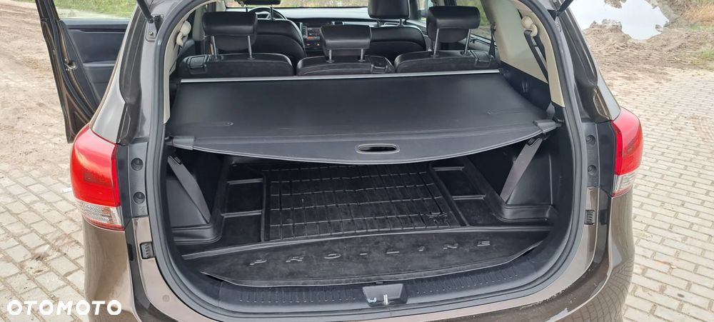 Kia Carens 1.7 CRDi XL 7os - 23