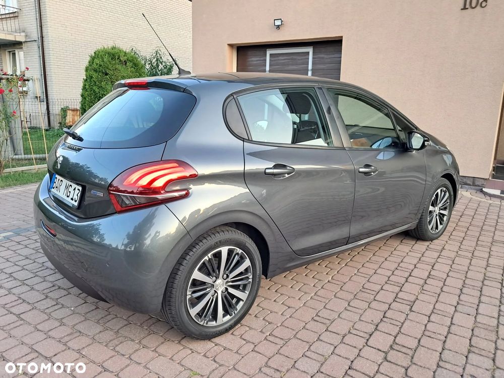 Peugeot 208 PureTech 82 Allure - 5