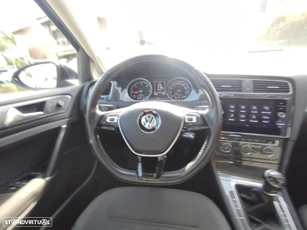 VW Golf - 24